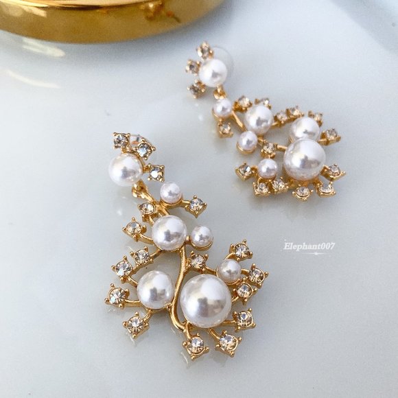 Oscar de la Renta Jewelry - Oscar De la Renta crystal statement earrings